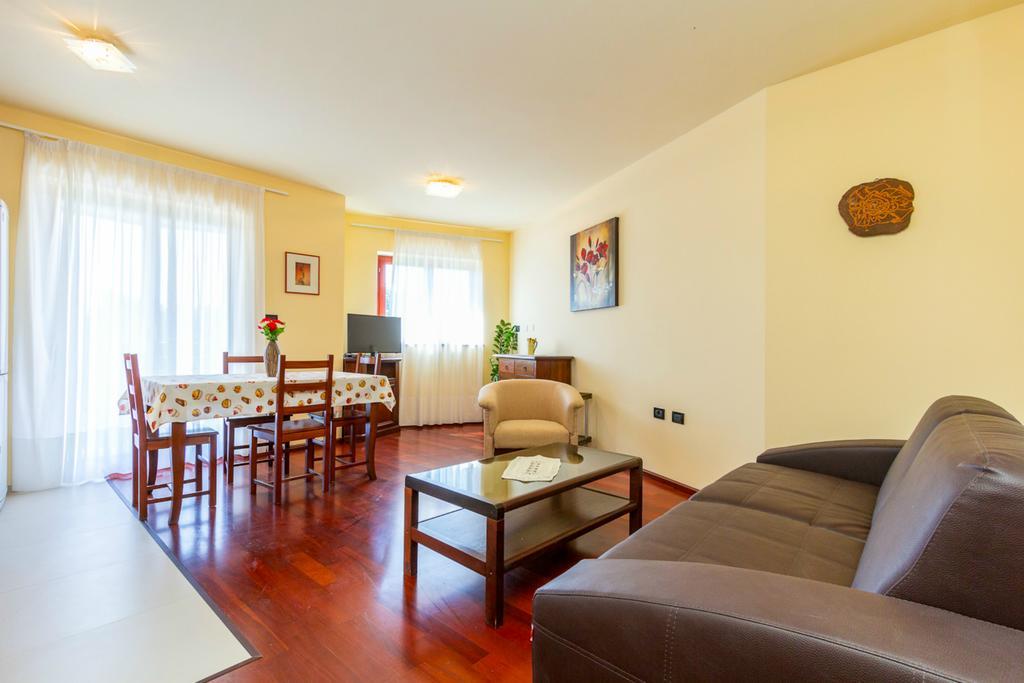 Apartments Villa Yoyo Štinjan Eksteriør billede