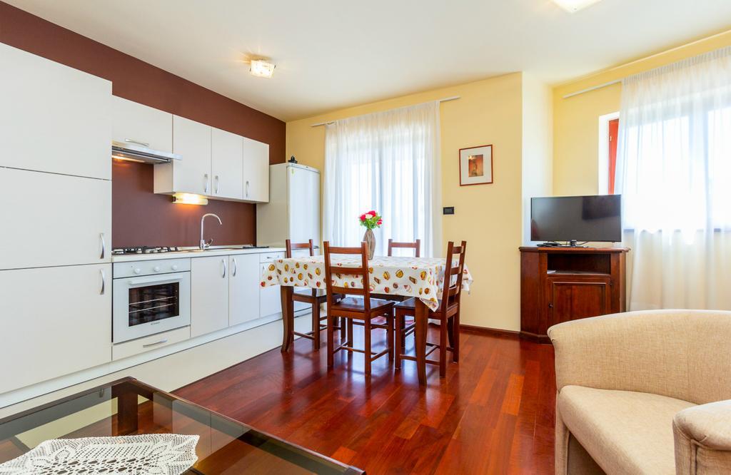 Apartments Villa Yoyo Štinjan Eksteriør billede