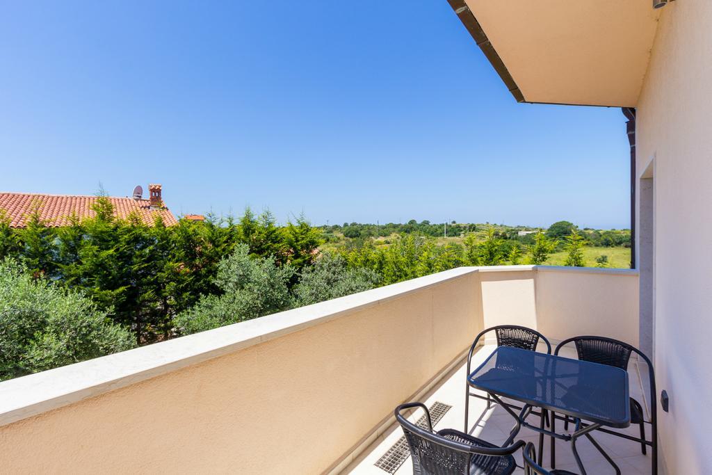 Apartments Villa Yoyo Štinjan Eksteriør billede
