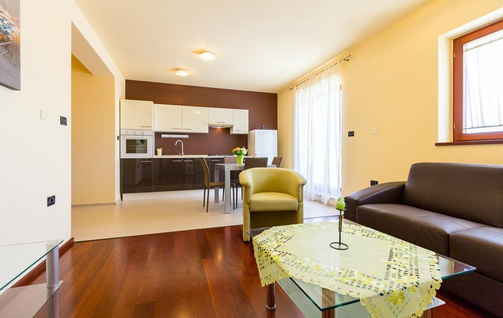 Apartments Villa Yoyo Štinjan Eksteriør billede