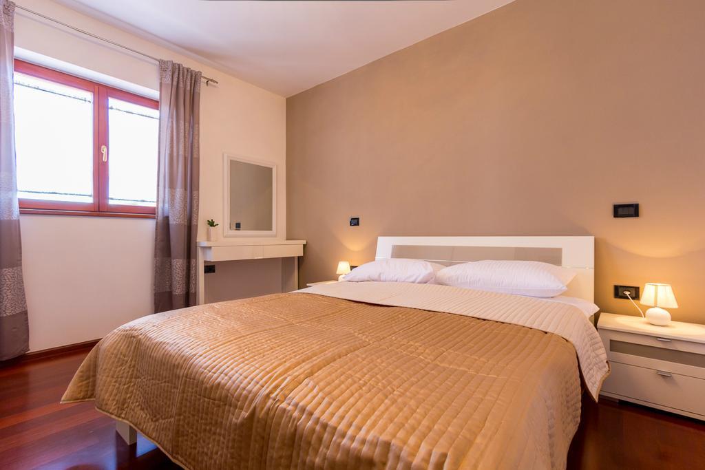 Apartments Villa Yoyo Štinjan Eksteriør billede