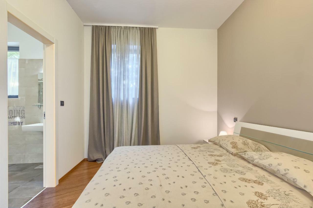 Apartments Villa Yoyo Štinjan Eksteriør billede