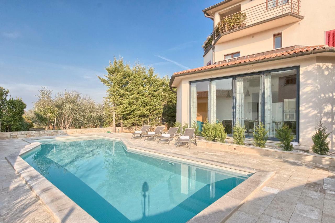 Apartments Villa Yoyo Štinjan Eksteriør billede